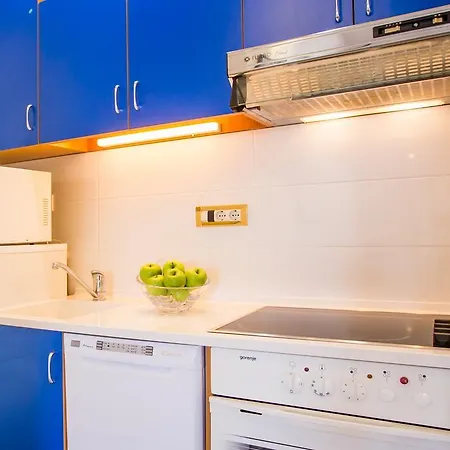 Zlatica By El-pi Tours Apartamento Malinska